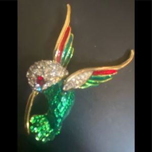 Beautiful hummingbird vintage broach